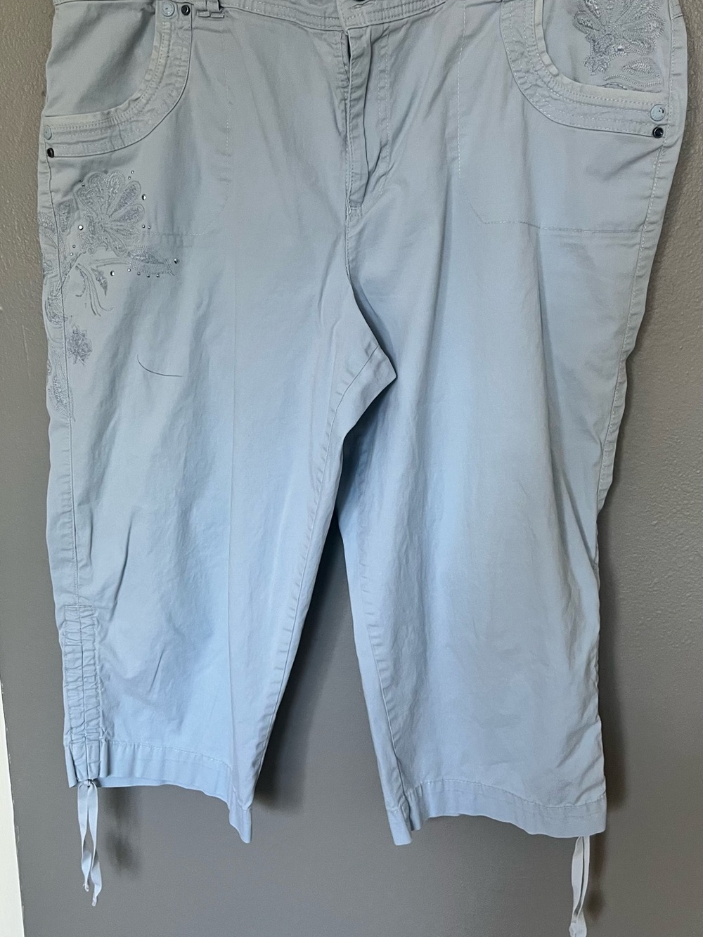 Gloria Vanderbilt Light Blue Embroidered Bermuda Shorts
